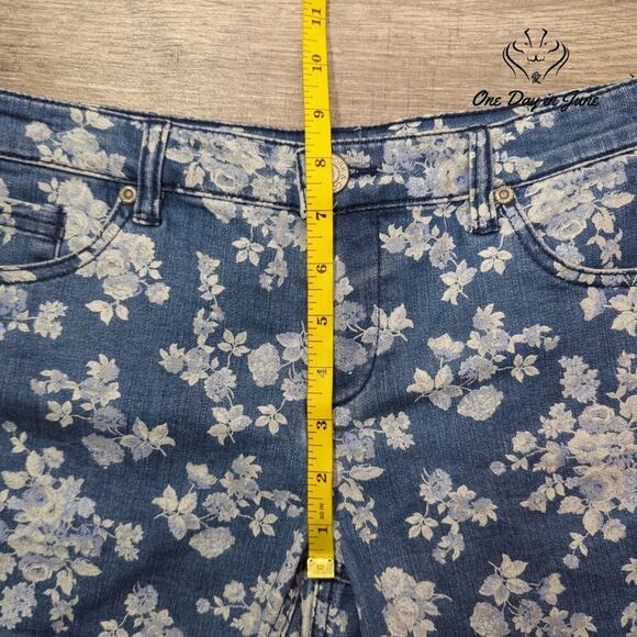 New York & Company Floral Print Denim Shorts Size 4 - Picture 4 of 7
